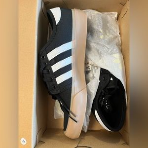Brand New ADIDAS Seeley XT Mens Shoes
